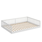 Bodenbett 120x200 cm aus Kiefernholz in Weiß mit abnehmbarem Rausfallschutz und Roll-Lattenrost, bis 200 kg belastbar