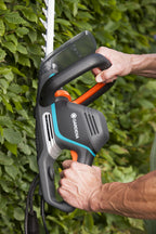 Elektro-Heckenschere PowerCut 700/65 mit 700 W, 65 cm Messerlänge und 27 mm Messeröffnung, ergonomischer Griff und Anschlagschutz