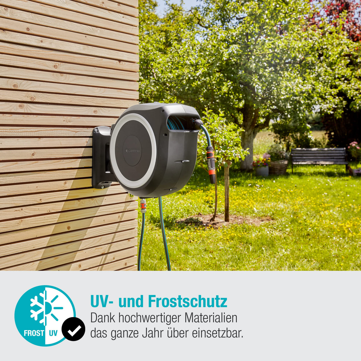 Wand-Schlauchbox RollUp L mit 30 m Schlauch, schwenkbar und frostsicher, inkl. Reinigungsspritze und Brause