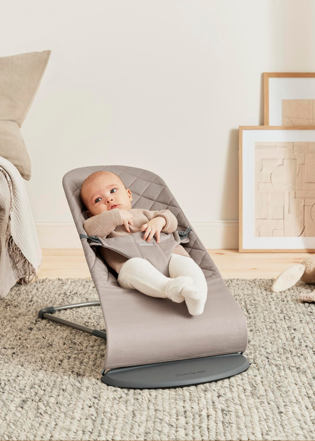 Babywippe Bliss ergonomisch 3,5–13 kg Sandgrau klassische Steppung natürliches Schaukeln 0–2 Jahre Stoff