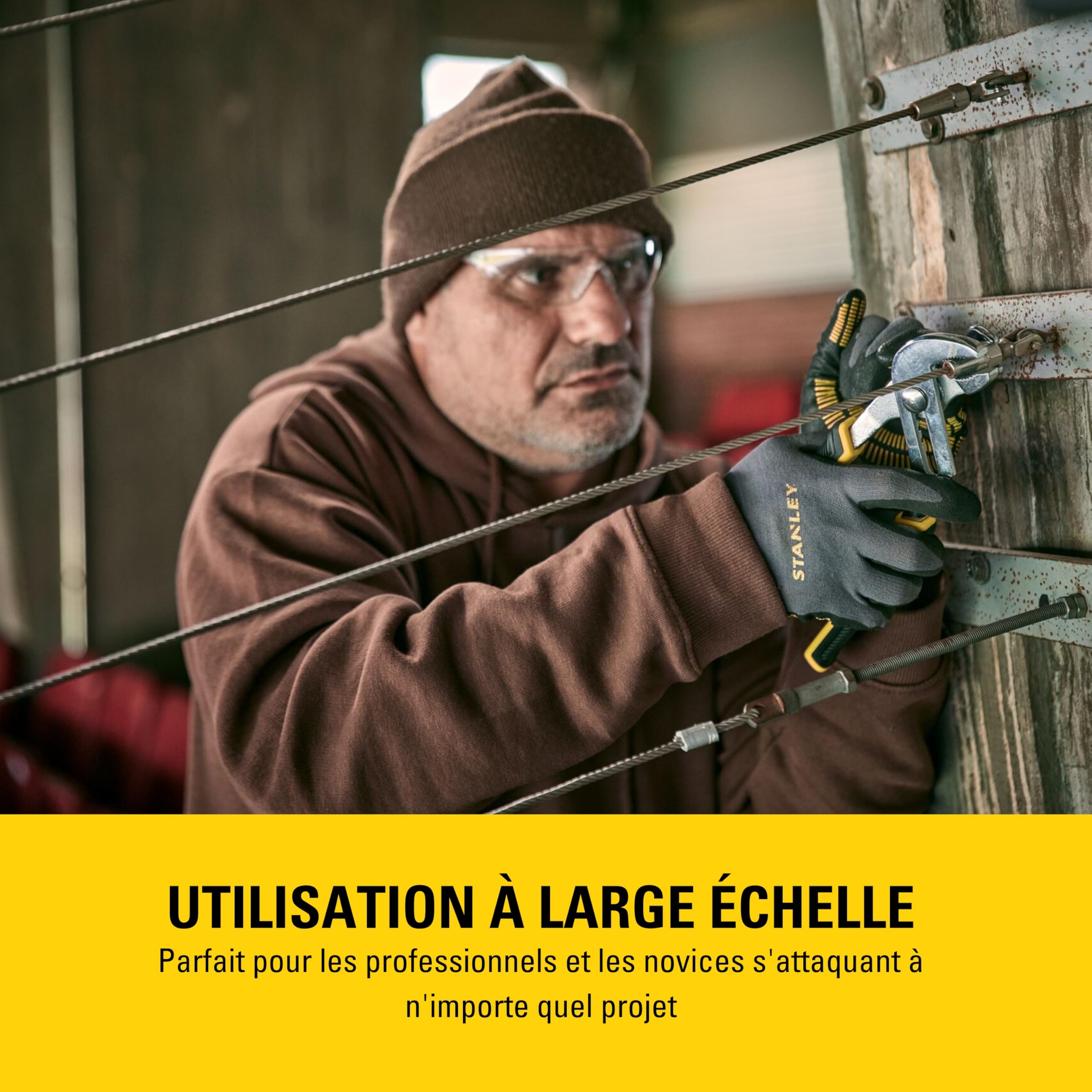 Valise à outils 142 pièces STMT98109-1 avec outils de serrage vissage pinces tournevis clés marteau et accessoires