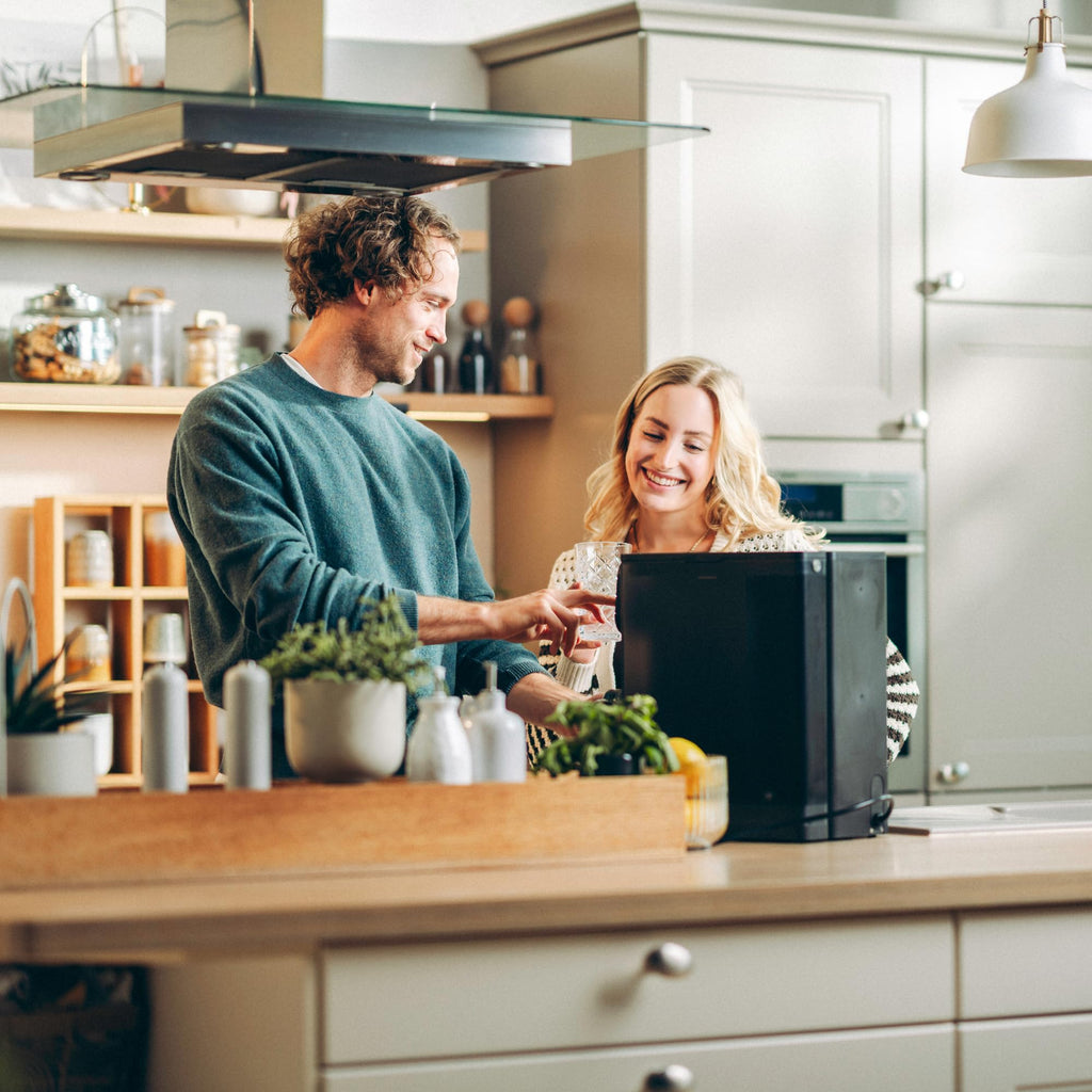Auftisch Osmoseanlage Fusion Air mit Heißwasserspender 4,7-L-Tank UV-C LED 10-Stufen-Filterung Mineralisierung