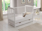Babybett 120 x 60 cm Modell Jacob aus Kiefernholz mit Schublade Matratze Sicherheitsbarriere und verstellbarer Höhe Weiß