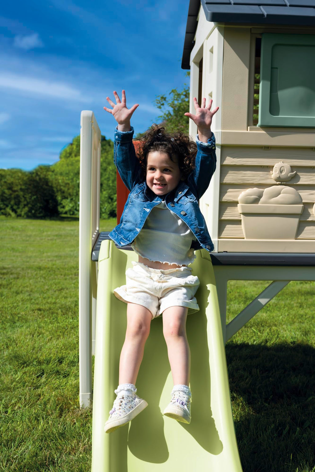 Maison de jeu enfant sur pilotis avec plateforme 70 cm échelle et toboggan matériau recyclé dès 2 ans modèle 7600810802