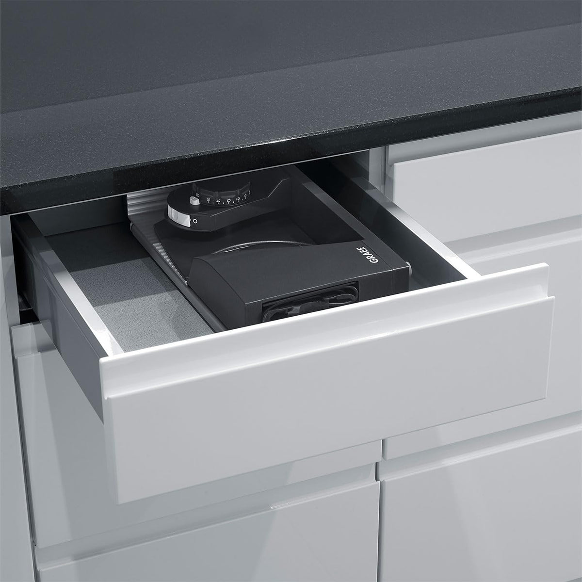 Klappbarer Allesschneider MYtiny MT1006 mit 170 mm Edelstahl-Wellenschliffmesser 0 bis 15 mm Schnittstärke 45 W Vollmetall