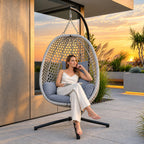 Hängesessel mit Gestell für Outdoor und Indoor, faltbarer Loungesessel aus PE-Rattan in Grau mit Wendebezug und Abdeckplane, bis 150 kg