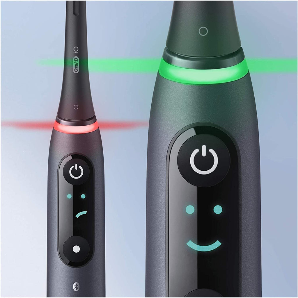 Elektrische Zahnbürste iO Series 8 mit Magnet-Technologie, OLED-Display und Reise-Etui in Black Onyx