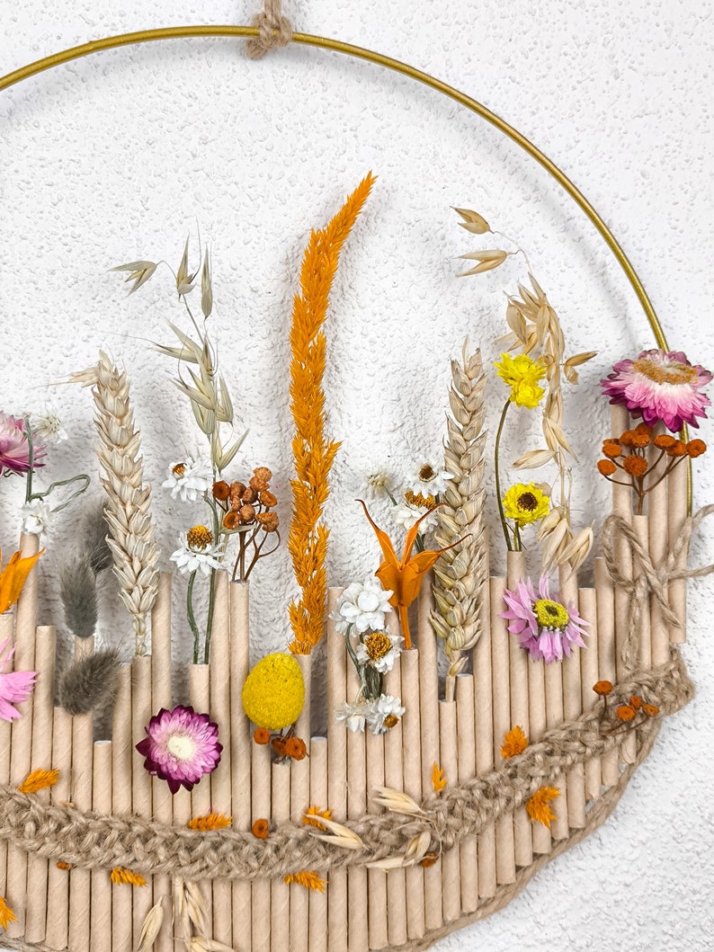 Tenture murale fleurs sauvages rustique bague métal jute