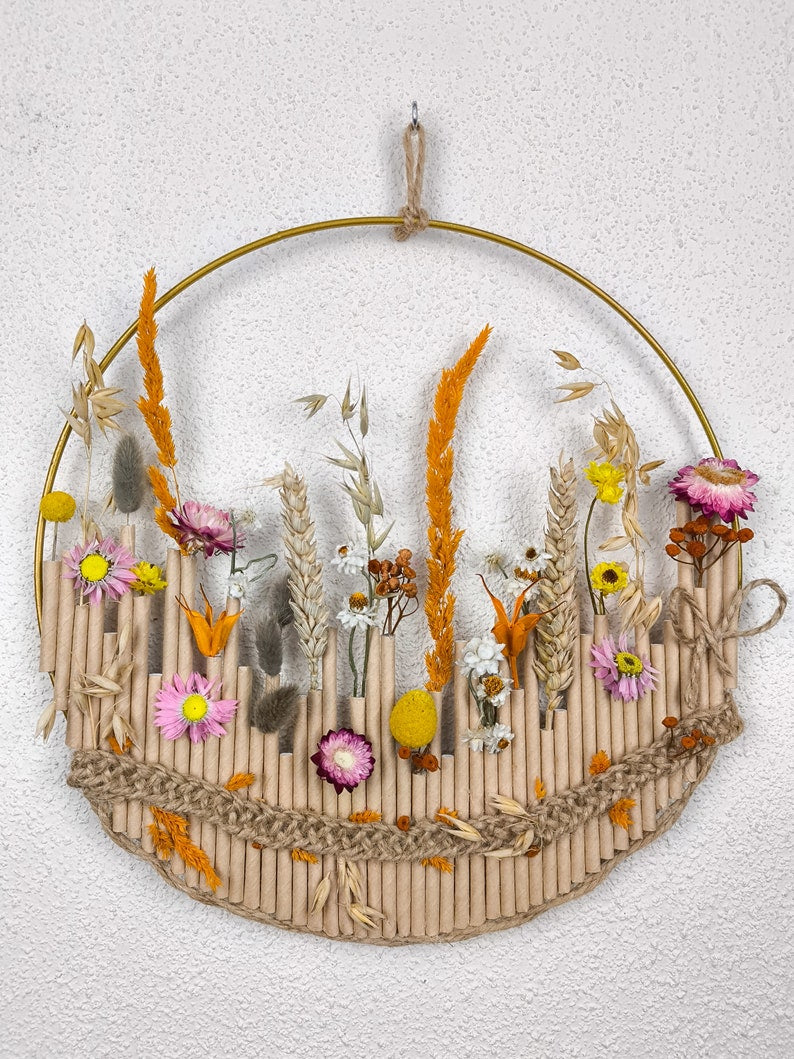 Tenture murale fleurs sauvages rustique bague métal jute