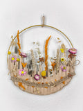 Tenture murale fleurs sauvages rustique bague métal jute