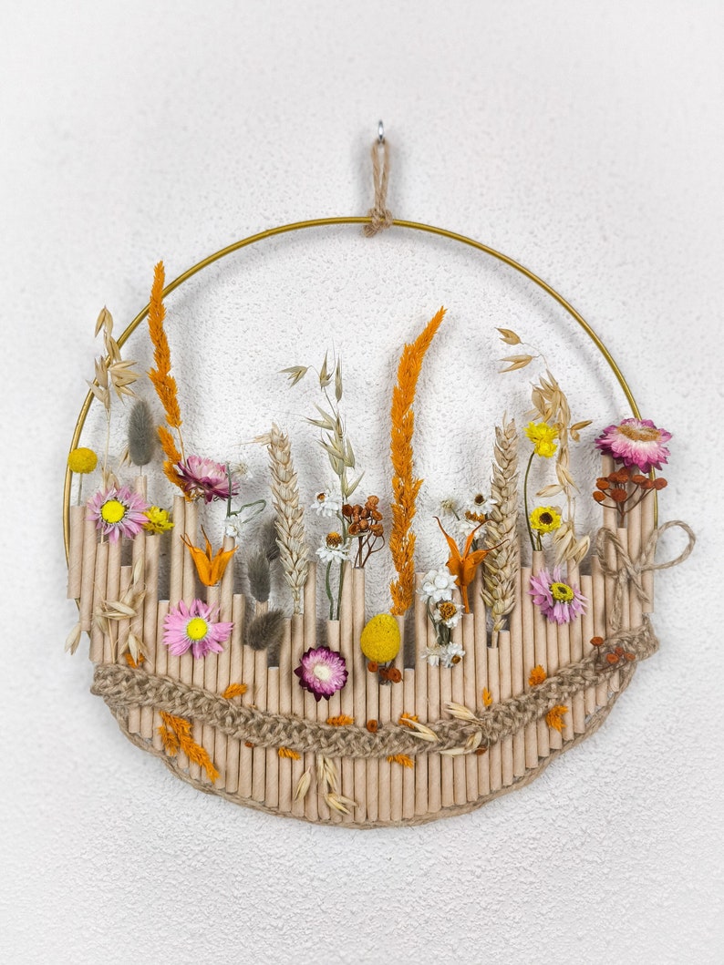 Tenture murale fleurs sauvages rustique bague métal jute