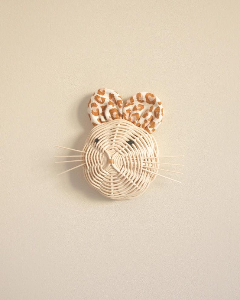 Trophée souris en rotin motif léopard, décoration murale 12x8 cm