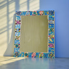 Miroir rectangulaire mosaïque, verre coloré, perles, céramique, cadre contreplaqué, 40x30 cm