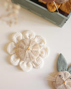 Grande fleur capucine en rotin et coton pour décoration murale 21 cm