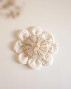 Grande fleur capucine en rotin et coton pour décoration murale 21 cm