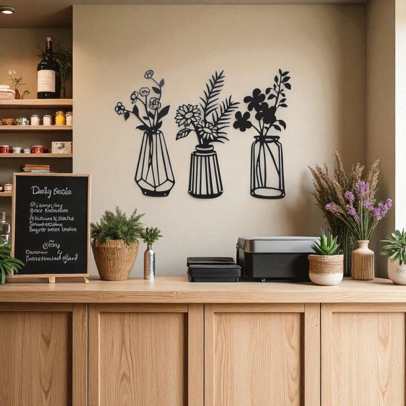 Décoration murale métal silhouette vase noir 37 cm
