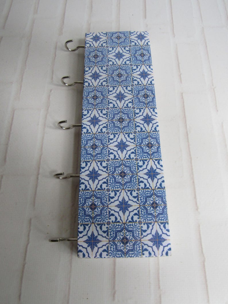 Porte-clés mural en mosaïque bleue avec crochets - Décoration azulejos portugais en bois
