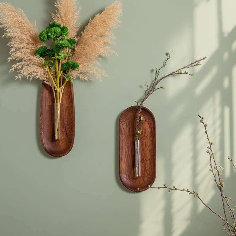 Vase mural en bois avec tube en verre - Style scandinave