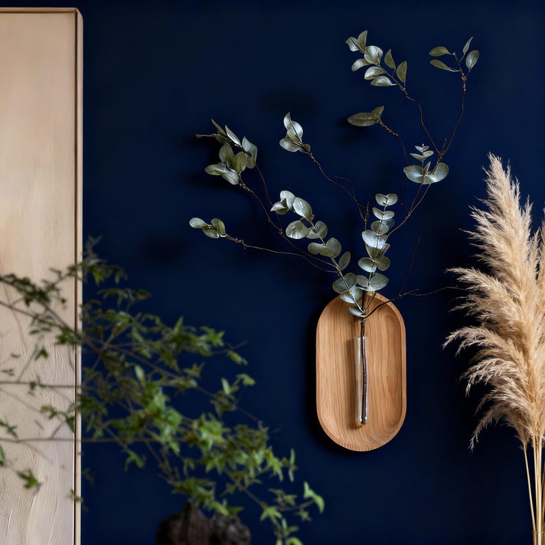 Vase mural en bois avec tube en verre - Style scandinave