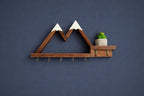 Porte-clés mural en bois rustique avec étagère et 7 crochets - Motif montagne - 35 x 18 x 6 cm