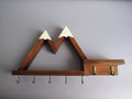 Porte-clés mural en bois rustique avec étagère et 7 crochets - Motif montagne - 35 x 18 x 6 cm