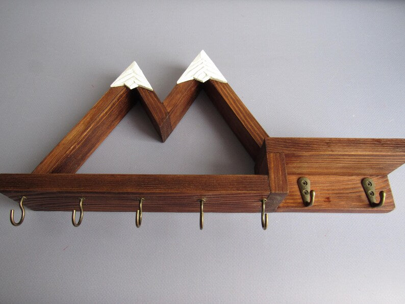 Porte-clés mural en bois rustique avec étagère et 7 crochets - Motif montagne - 35 x 18 x 6 cm