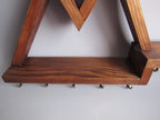 Porte-clés mural en bois rustique avec étagère et 7 crochets - Motif montagne - 35 x 18 x 6 cm