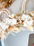 Miroir Lapin en Rotin avec Oreilles en Bois et Fleurs Séchées Beige et Blanc, Décoration Murale Bohème 38x24cm