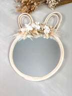 Miroir Lapin en Rotin avec Oreilles en Bois et Fleurs Séchées Beige et Blanc, Décoration Murale Bohème 38x24cm