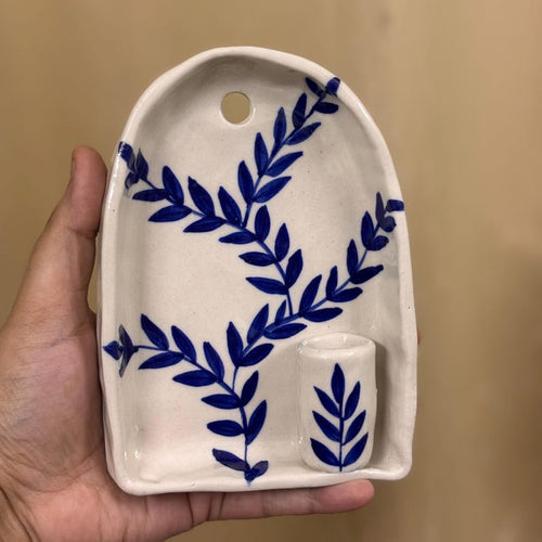 Blaue Keramik-Wandvase 10 x 14 cm mit Trockenblumen