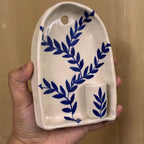 Vase mural en céramique bleu 10 x 14 cm avec fleurs séchées