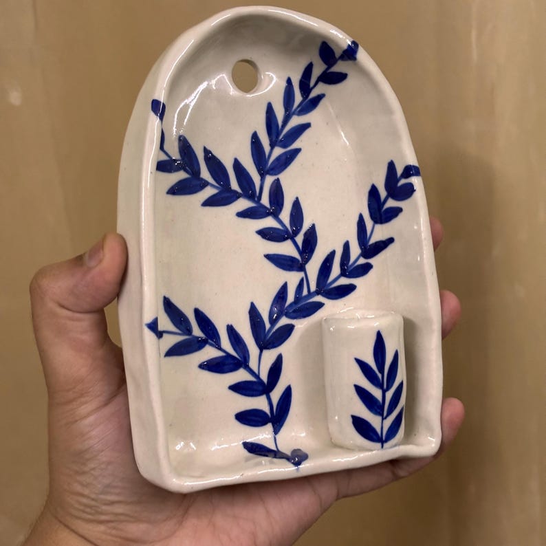 Vase mural en céramique bleu 10 x 14 cm avec fleurs séchées
