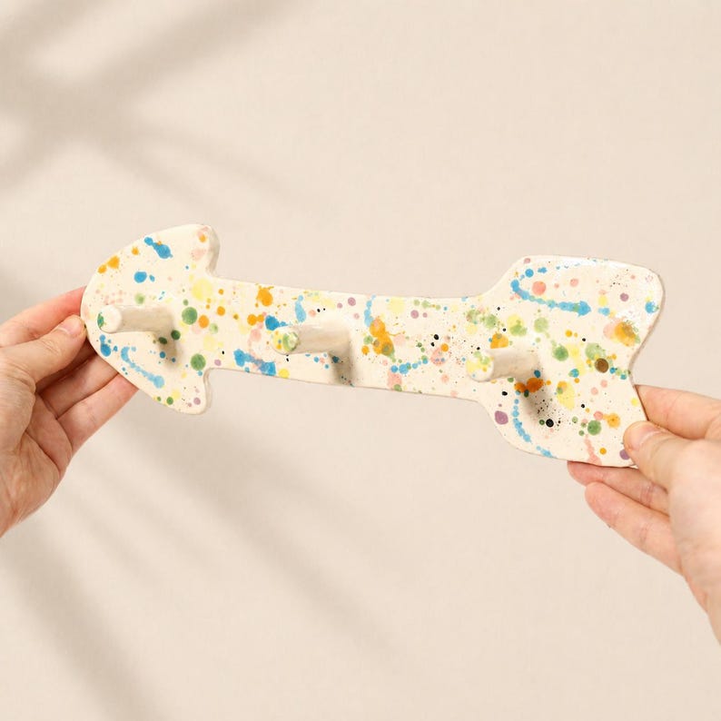 Crochet mural en céramique avec éclaboussures colorées, porte-clés flèche confettis, porte-manteau d'entrée éclectique, organisateur de chevilles