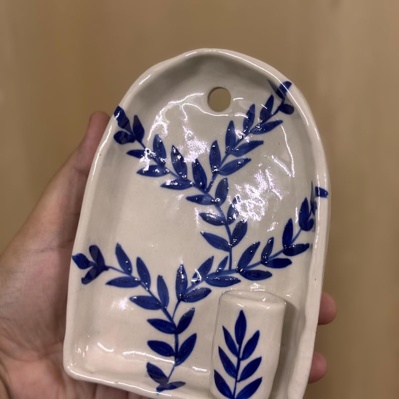 Vase mural en céramique bleu 10 x 14 cm avec fleurs séchées