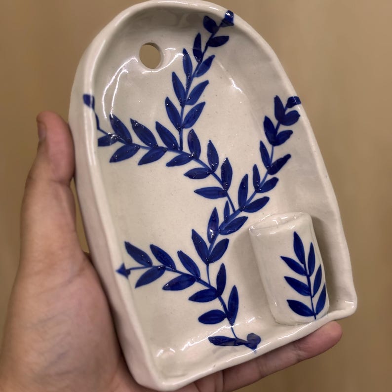 Vase mural en céramique bleu 10 x 14 cm avec fleurs séchées