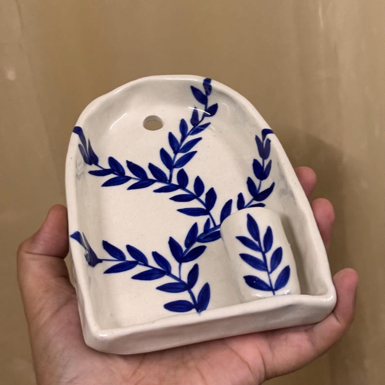 Vase mural en céramique bleu 10 x 14 cm avec fleurs séchées