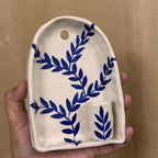 Vase mural en céramique bleu 10 x 14 cm avec fleurs séchées