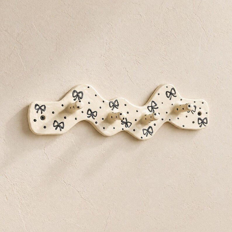 Crochet mural en céramique à pois noeud ondulé crème, 27 cm, 4 crochets, organisateur d'entrée