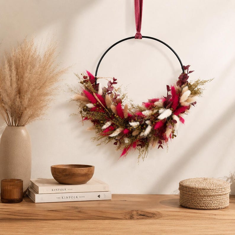 Couronne de fleurs séchées roses avec herbe de la pampa - Décoration murale et de porte bohème moderne