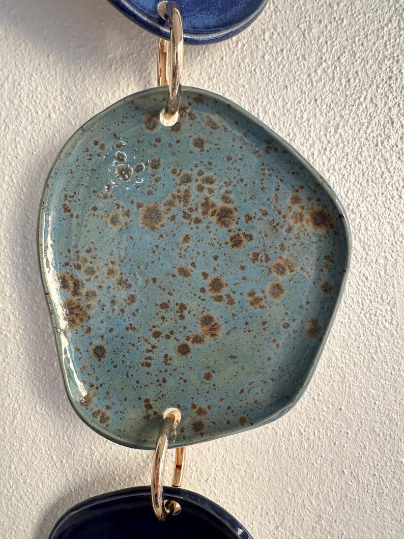 Ensemble de médaillons muraux en céramique bleue – Décor mural doré fait main