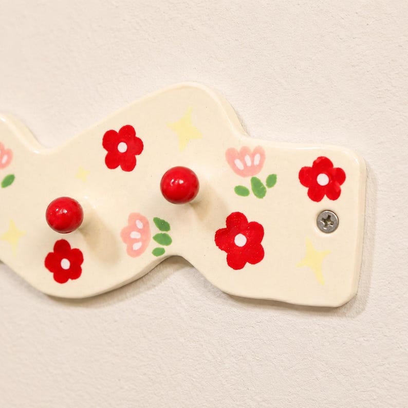Porte-manteau mural céramique floral rouge 27 cm