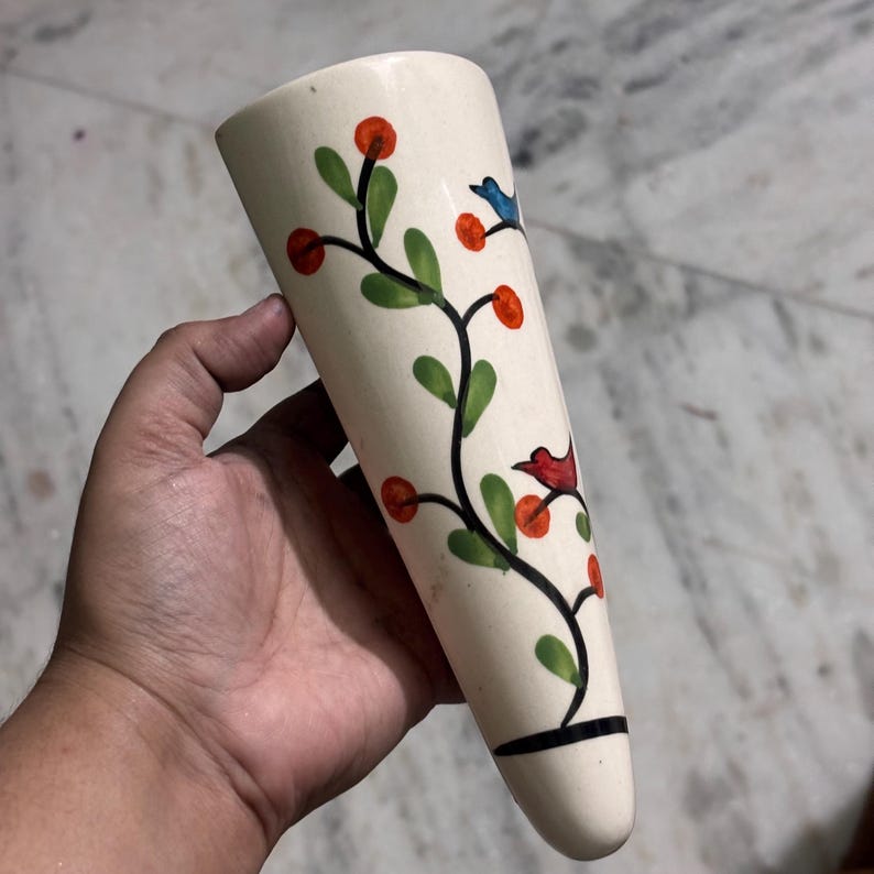 Vase Conique Mural en Céramique 18 cm - Finition Rustique Brillante, Motif Floral Rouge, pour Plantes Succulentes