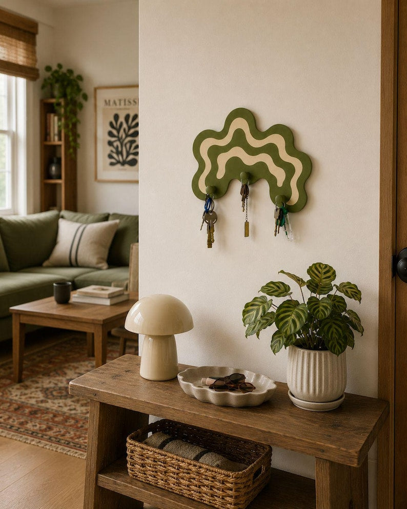 Porte-clés mural ondulé vert olive et beige – Organisation d'entrée moderne avec 3 crochets