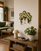 Porte-clés mural ondulé vert olive et beige – Organisation d'entrée moderne avec 3 crochets