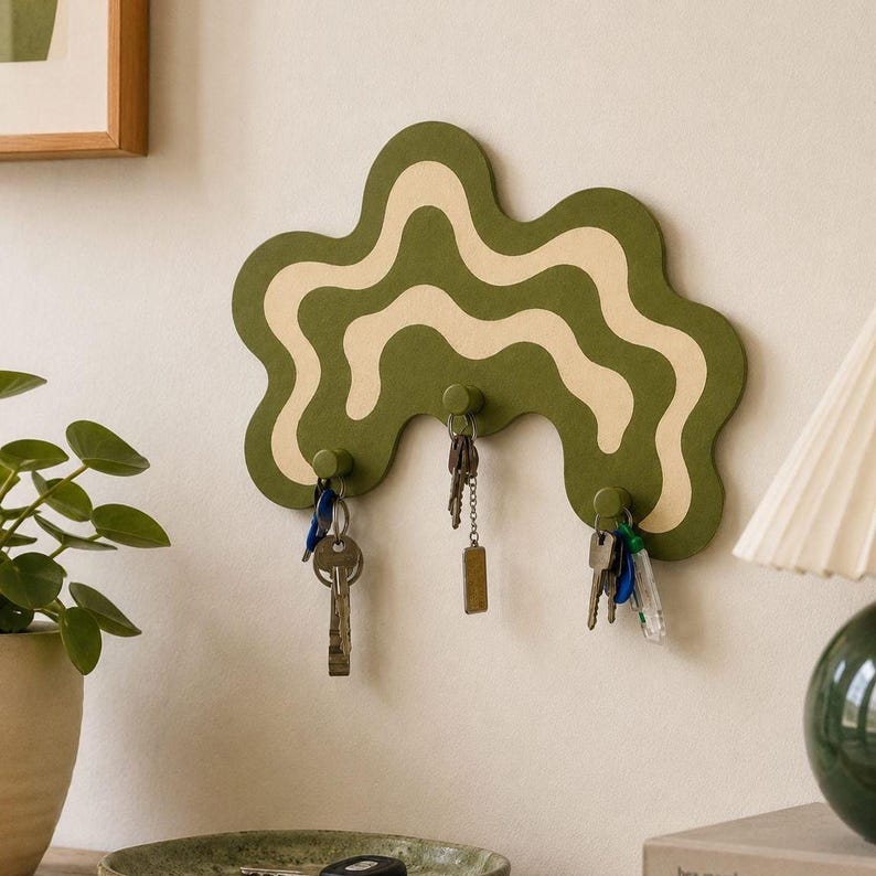Porte-clés mural ondulé vert olive et beige – Organisation d'entrée moderne avec 3 crochets