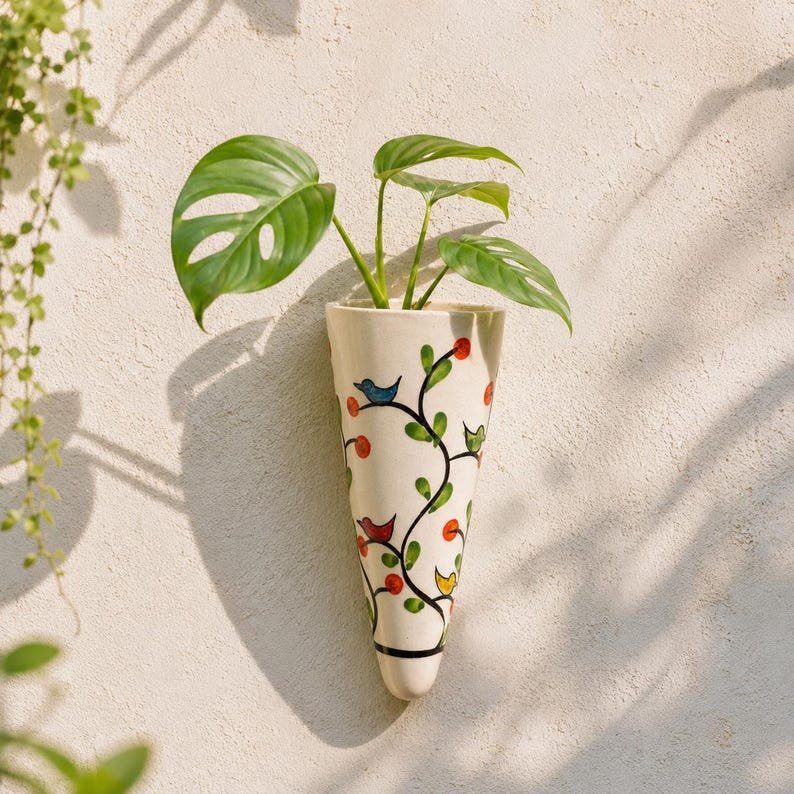 Vase Conique Mural en Céramique 18 cm - Finition Rustique Brillante, Motif Floral Rouge, pour Plantes Succulentes