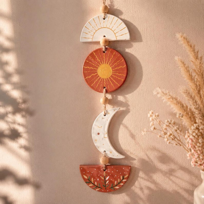 Suspension murale Soleil & Lune – Décoration bohème en argile autodurcissante