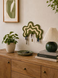 Porte-clés mural ondulé vert olive et beige – Organisation d'entrée moderne avec 3 crochets