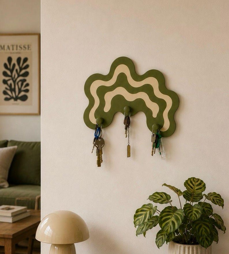 Porte-clés mural ondulé vert olive et beige – Organisation d'entrée moderne avec 3 crochets